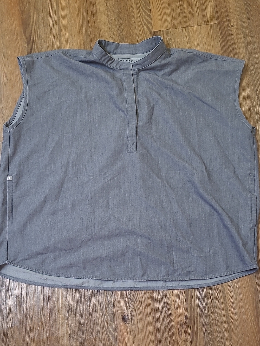Figs women's Sleeveless Mandarin Shirt - Gray size XL used good